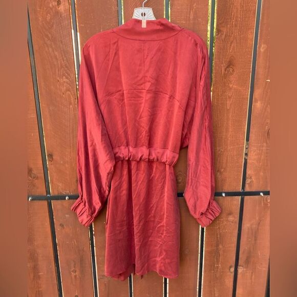 LUNYA Washable Silk Robe Limited Edition Morana Crimson Red size M NWT - Picture 3 of 6